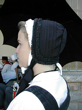Coiffe noire sur blanche