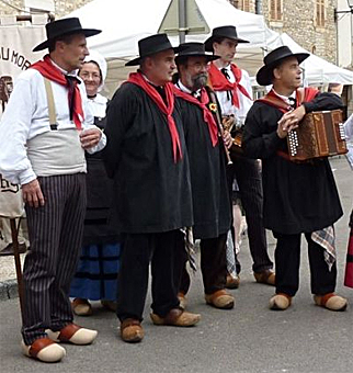 Costumes fin XIXeme siècle