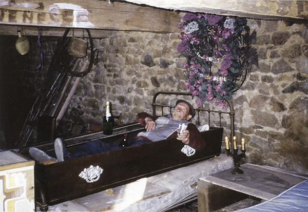 Séance-pose dans un cercueil Séance-pose dans un cercueil