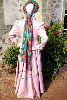 Costume de nourrice - De dos