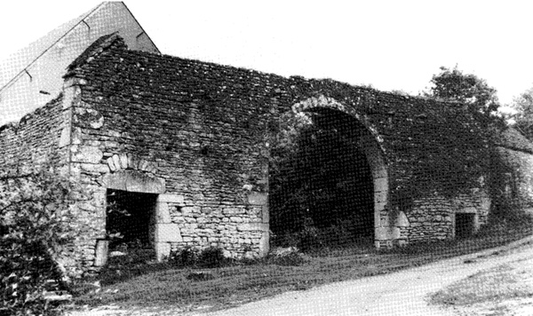 Vieille chaumière à Fétigny (58)
