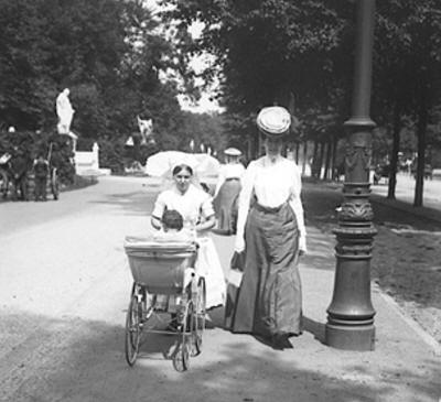 La nourrice en promenade